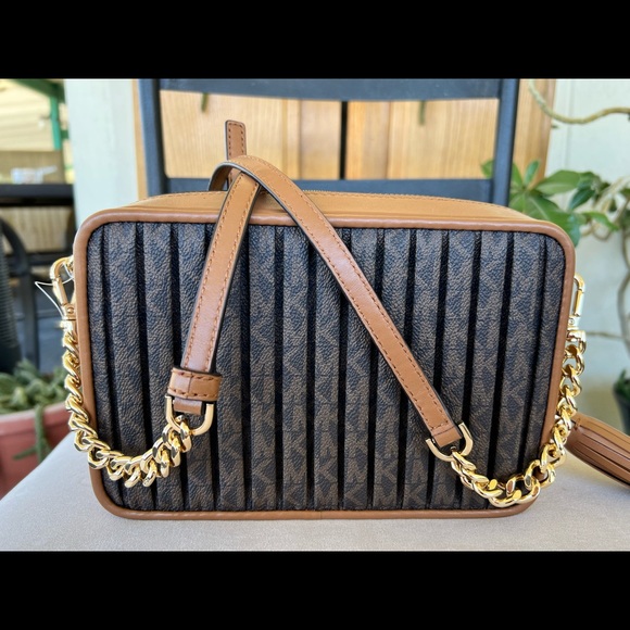 52. MICHAEL KORS Signature Jet Set Charm Medium Camera Crossbody Bag - Picture 5 of 10